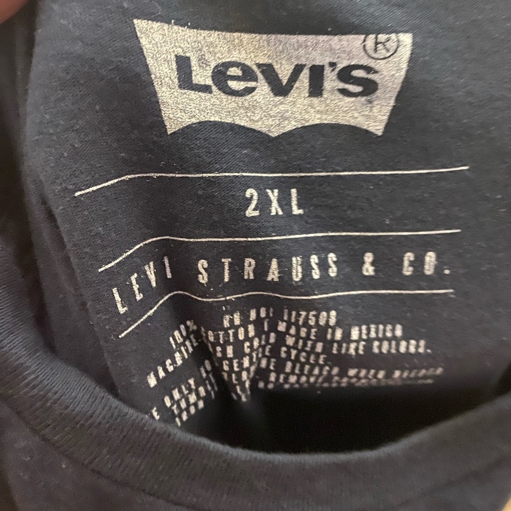 Levi Strauss T-Shirt - Picture 2 of 3